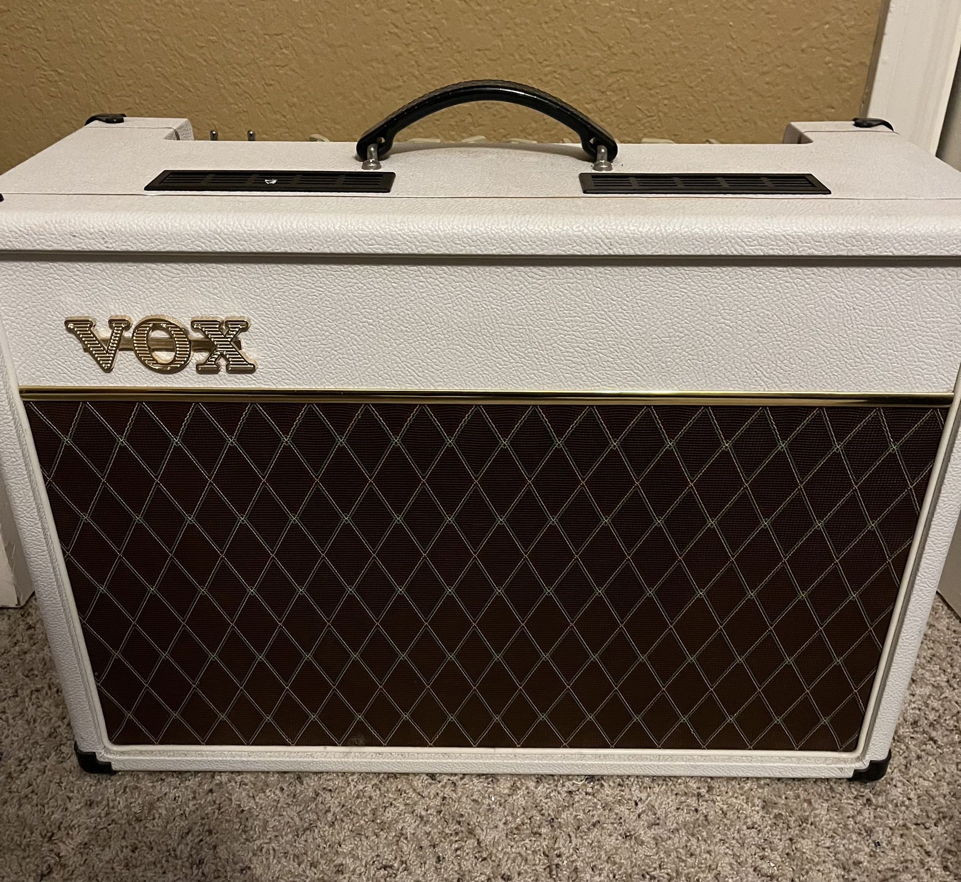 Vox AC15C1-WB Limited Edition Custom 2-Channel 15-Watt 1x12" Guitar Combo - White Bronco