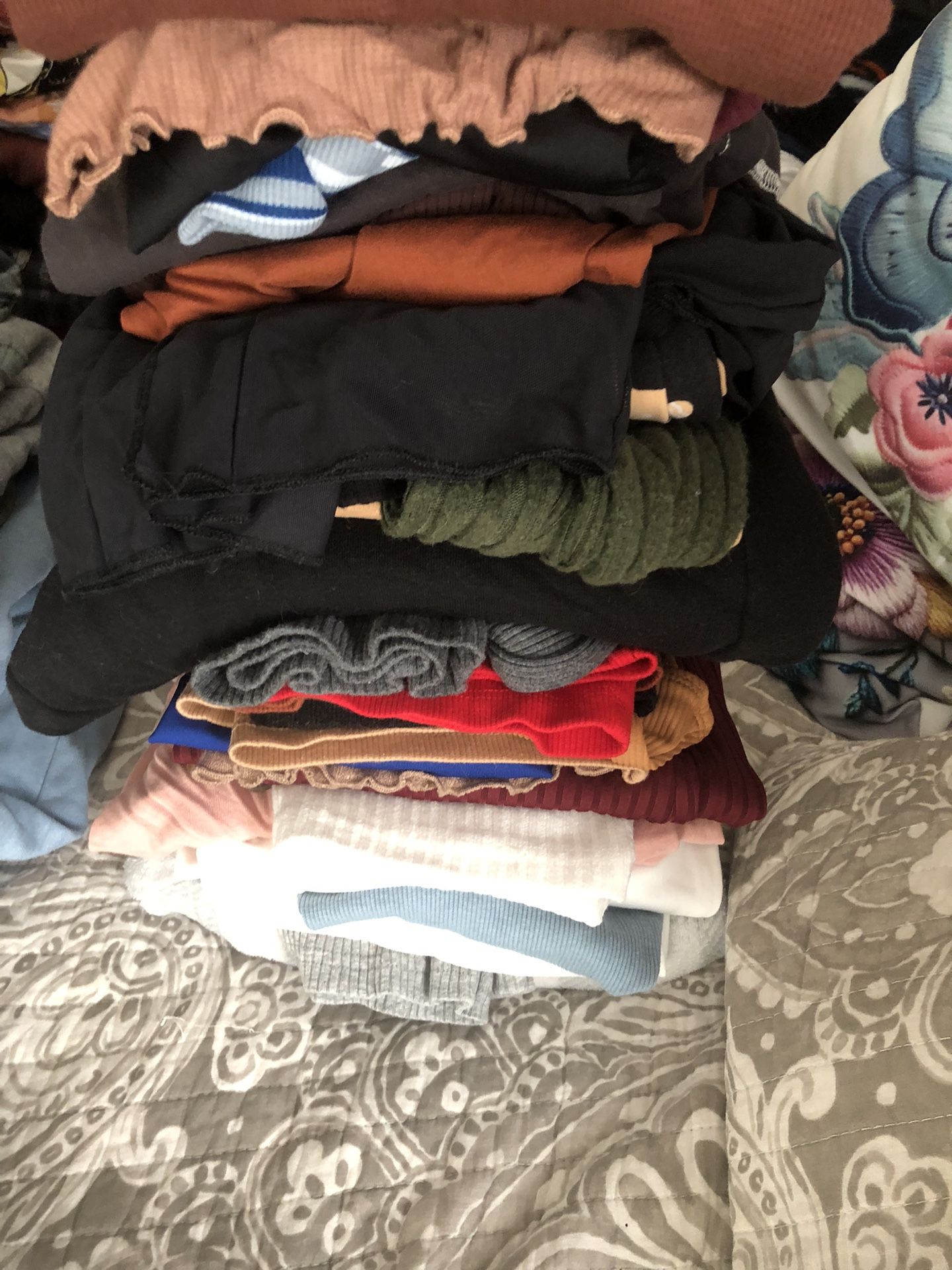 Women’s XS/S Clothing Bundle (please Read Description)