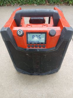 HILTI BLUETOOTH RADIO AND BATTERY CHARGER