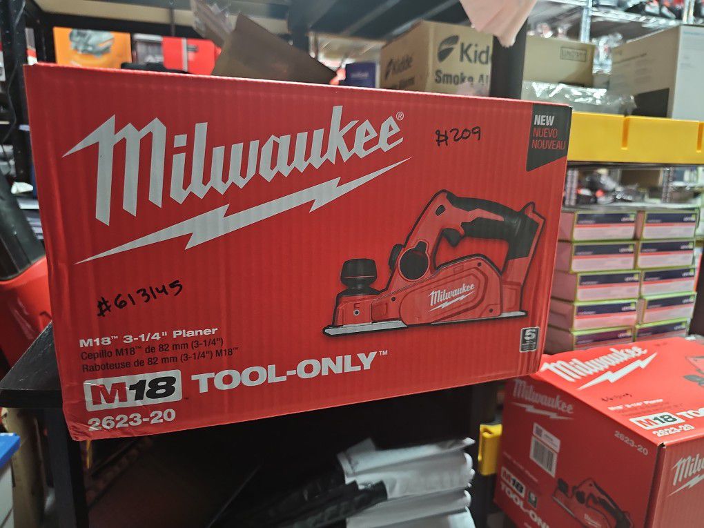 Milwaukee
M18 18V Lithium-Ion Cordless 3-1/4 in. Planer (Tool-Only)