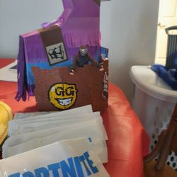 Fortnite Loot Llama , Rust Lord 