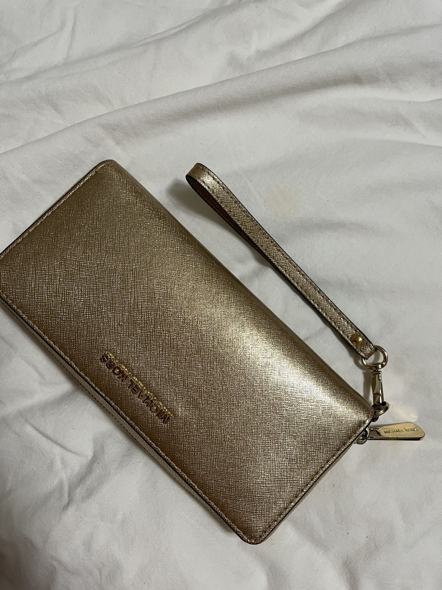 Large Wrislet Michael Kors Gold Wallet