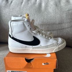 Women’s Nike Sneakers 