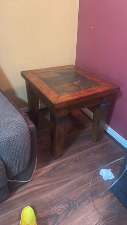 2 oak wood side/coffee tables