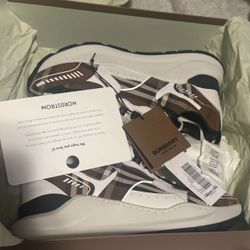 Burberry Shoe