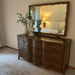 Stunning Vintage Drexel Fine Furniture Bedroom Set