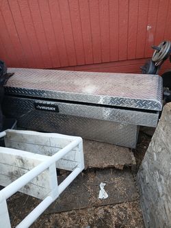 Husky metal toolbox