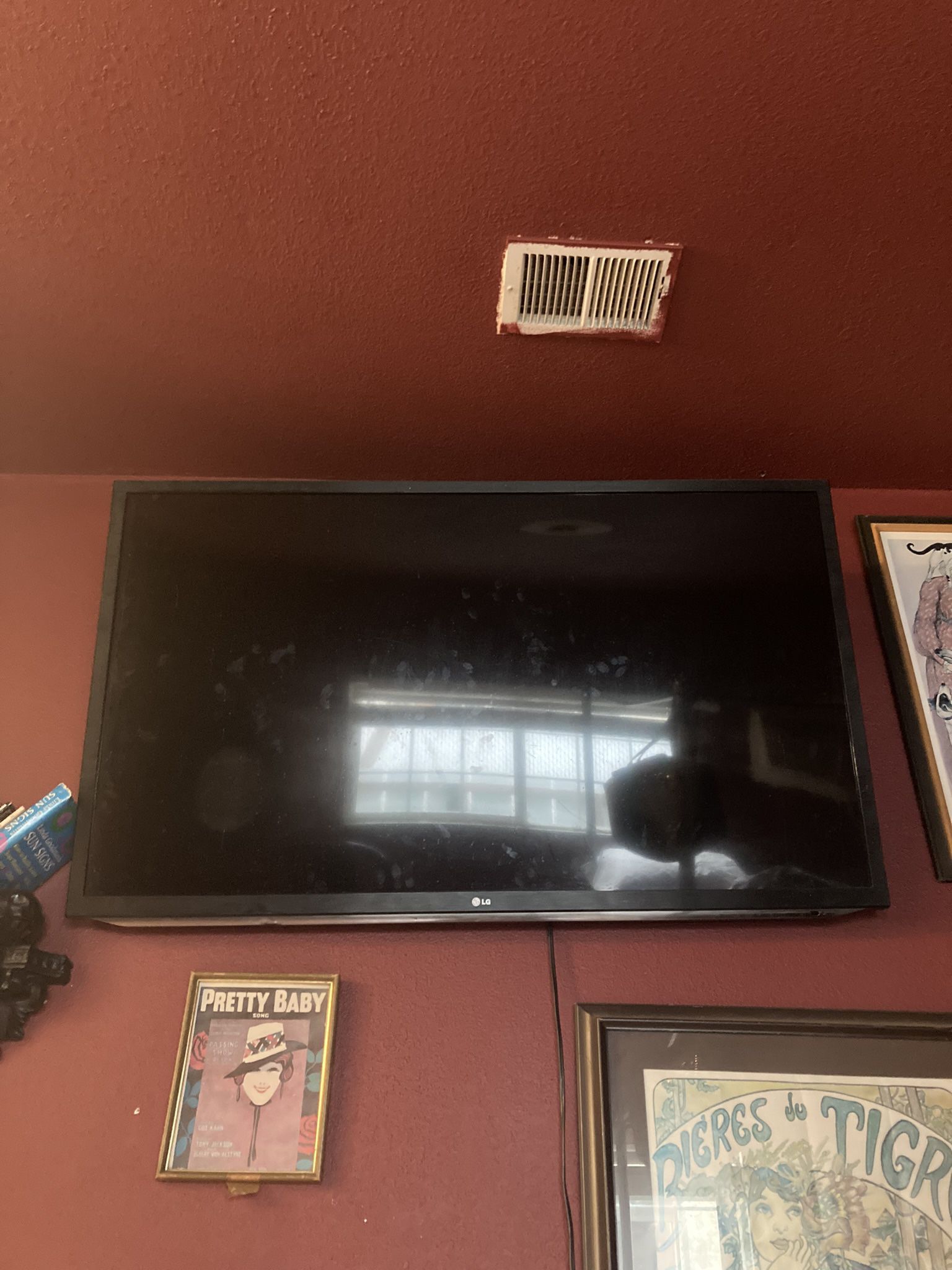 55” Flat screen TV & Wall Mount Included 