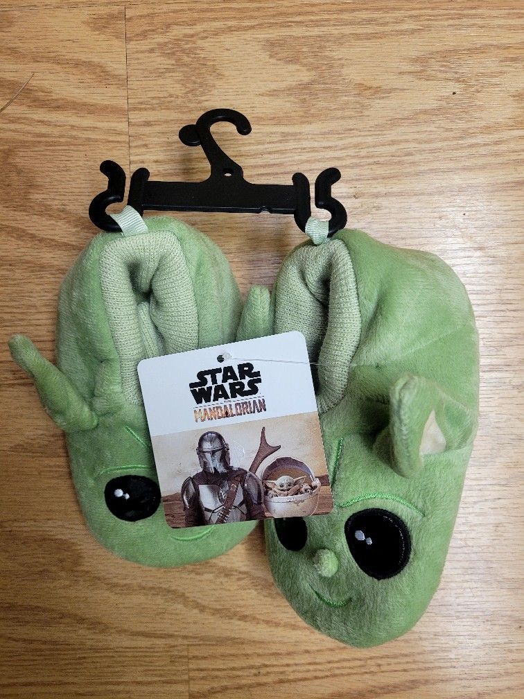 Brand New Disney's Star Wars The Mandalorian Baby Yoda Grogu House Slippers KIDS