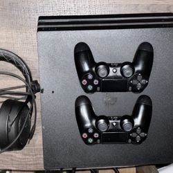 PS4 PRO BUNDLE 