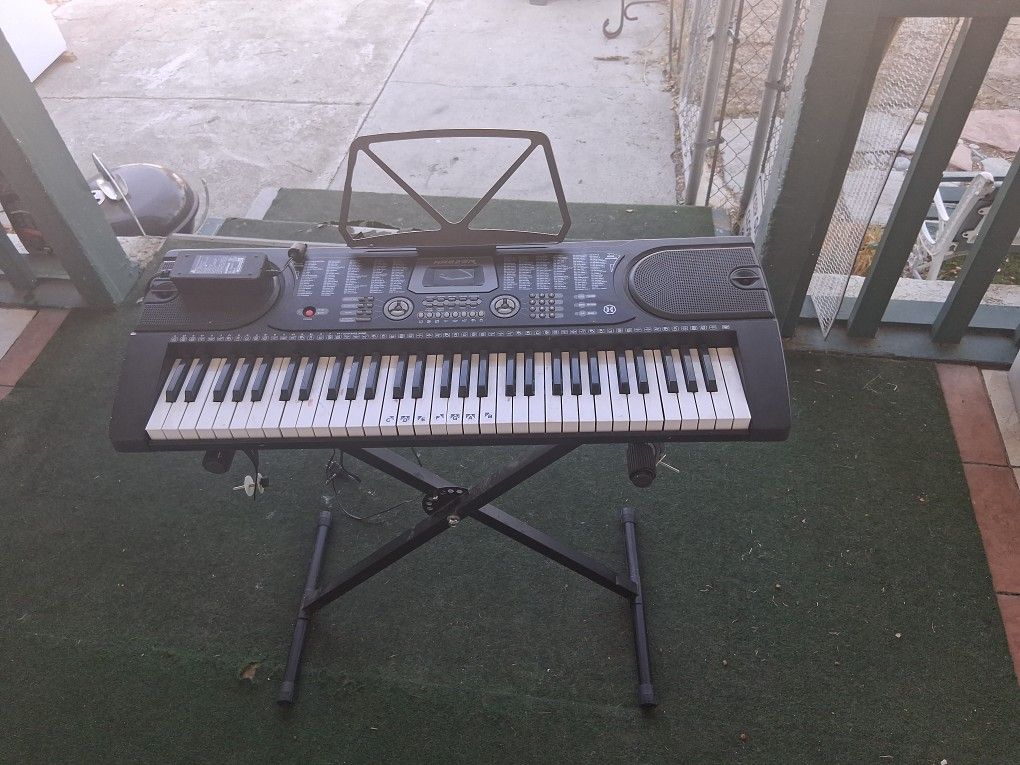 Electric Keyboard With Stand