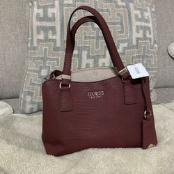 GUESS Lyndi Small Triple Compartment Gf Satchel