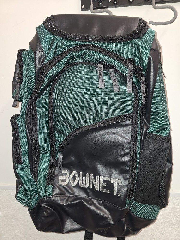 NEW BAT BAG COMMANDO COACHES BACK PACK GREEN..FOR BASEBALL OR SOFTBALL..ONLY HOLDS ONE BAT..OBO