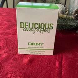 BNIB DKNY Be Delicious Candy Apples