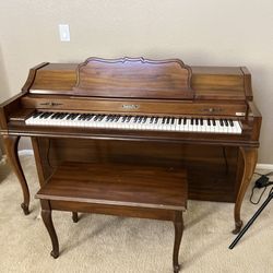 Baldwin spinet upright Piano 