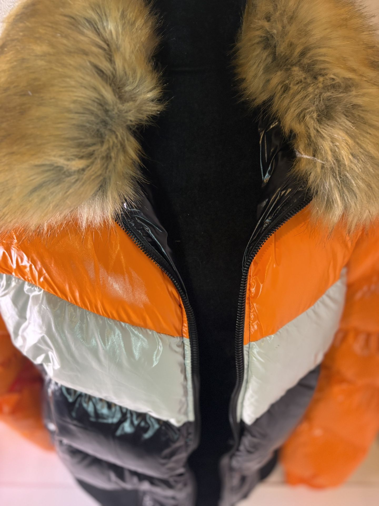 DC Women’s Bubble Jacket Large