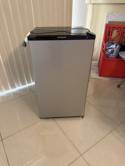 Frigidaire small refrigerator like new conditions price is firm pic up South Arlington k