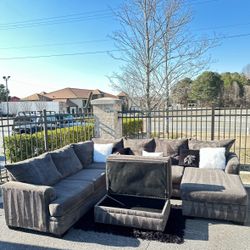 Free Delivery 🚚 Ashley Furniture Dark Grey Sectional with Storage Ottoman 