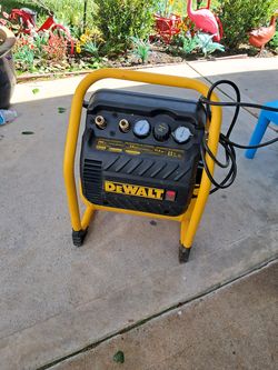 Dewalt 200psi air compressor like new $150 price is there firm/ Nueva Precio Firme $150