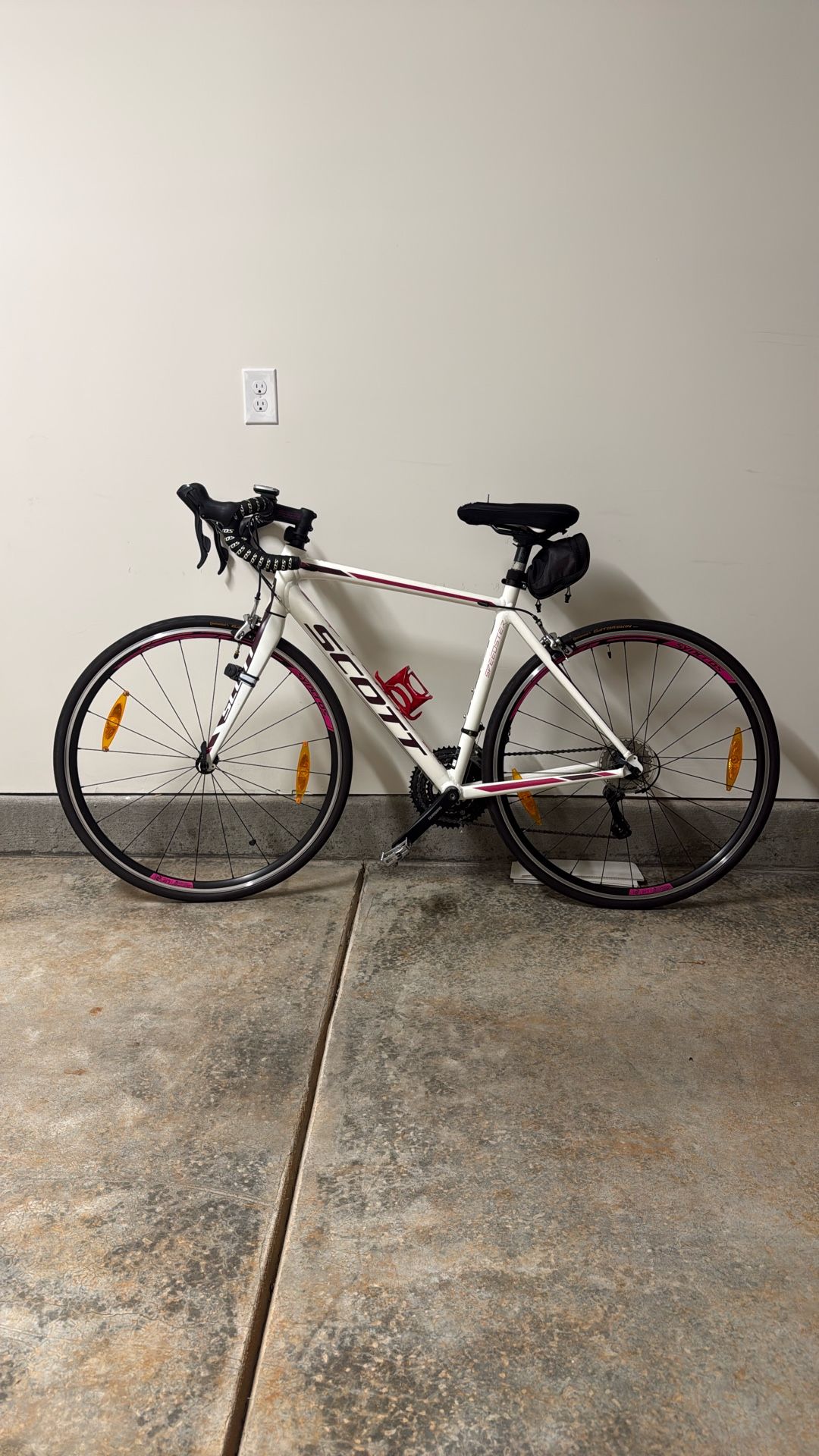SCOTT Road Bike – Lightweight & Fast