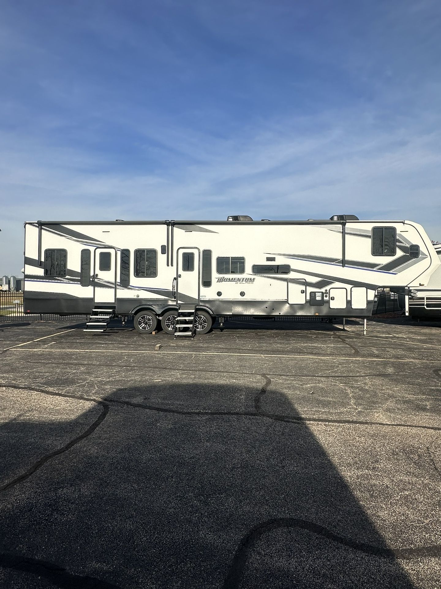 2021 GRAND DESIGN MOMENTUM 393G