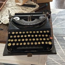Antique typewriter 
