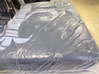 Queen mattress Stearns and foster Reserve pillowtop