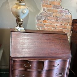 Stunning serpentine, drop leaf Desk