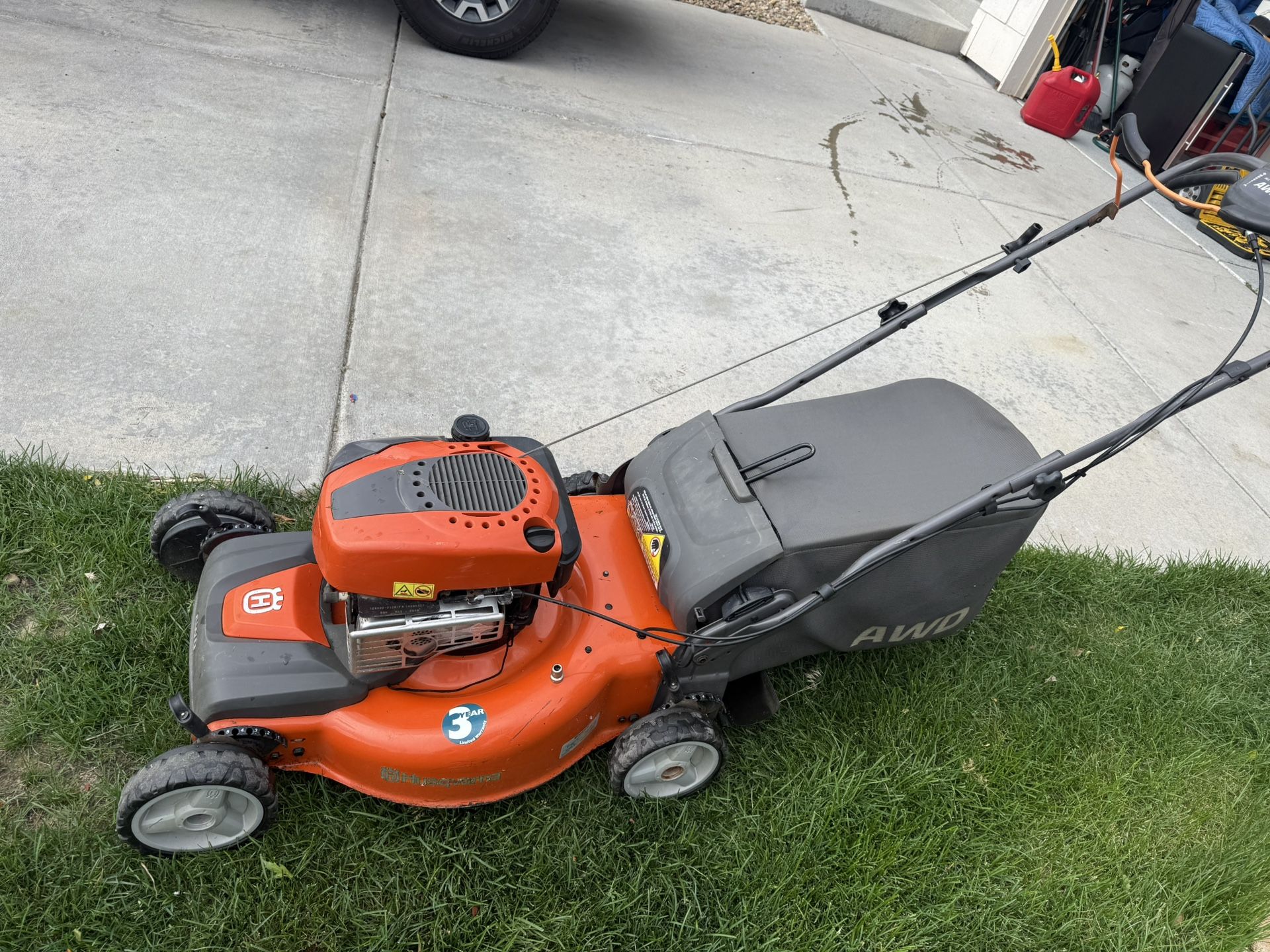 Husqvarna HU675AWD 22-inch self-propelled all-wheel-drive lawn mower