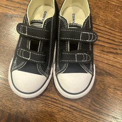 Converse Toddler Size 10 Shoes 