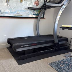 NordicTrack Commercial Treadmill x 22i