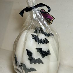 Halloween Large White Pumpkin Candle With Raised Black Bats New With Tags