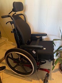 High-End Highly Customizable Wheelchair – ROHO Cushion – Quick Release Wheels