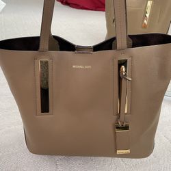 Michael Kors Collection /Tote/color Taupe