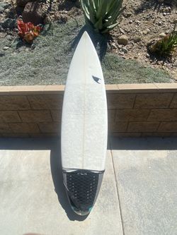 5’10 surfboard