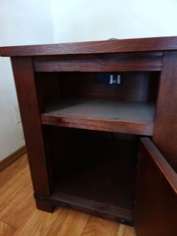 Double electric recliner with 2 end tables