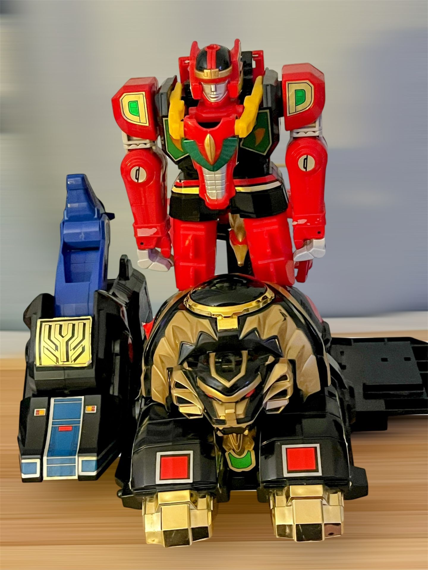 1994 Bandai Mighty Morphin Power Rangers Red Dragon Thunderzord