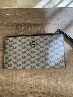 Michael Kors MK Signature Wristlet Clutch