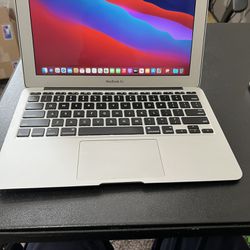 Macbook Air 11 Inch Excellent For School Or Work
