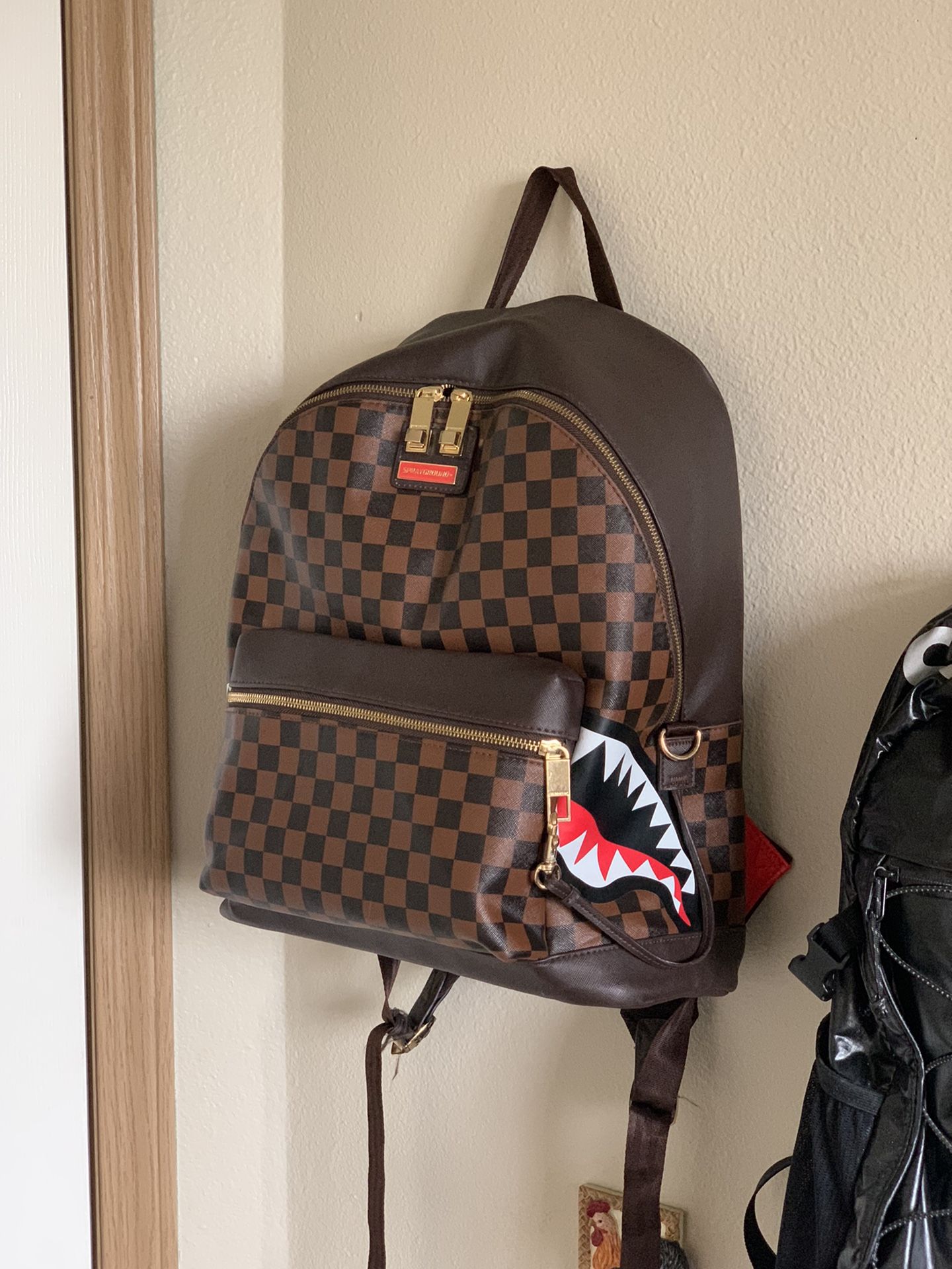 SPRAYGROUND SIDE-SHARK IN PARIS BACKPACK