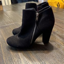 Womens Size 6 Suede Black Boots 