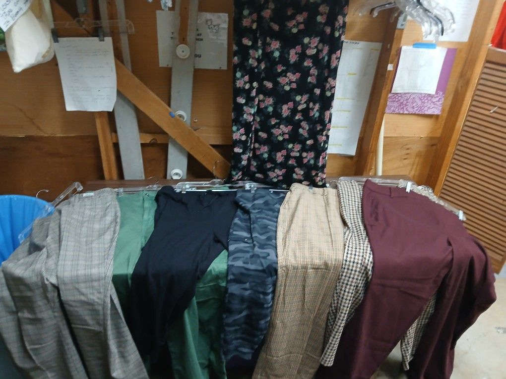 8 Pairs Of NEW Cargo & Stretch Pants , Ladies Size 26(4X)