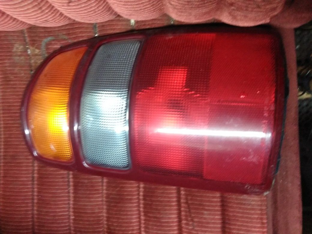 02 Chevy Tahoe right tailight