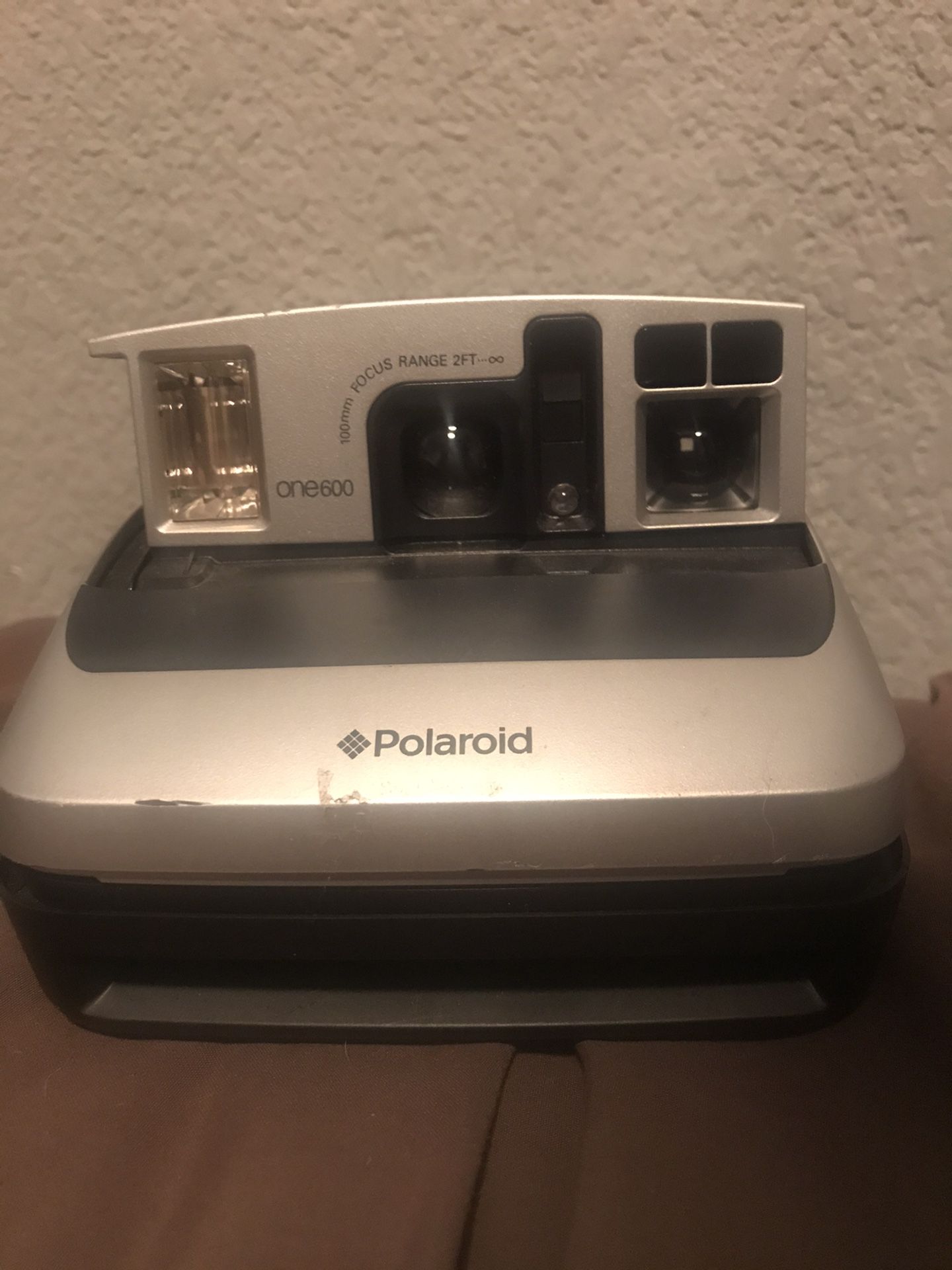 Polaroid instant film camera 100mm focus range 2ft
