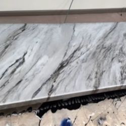 We Sell Porcelain, Tile And Vinyl For Bathrooms And Floors 