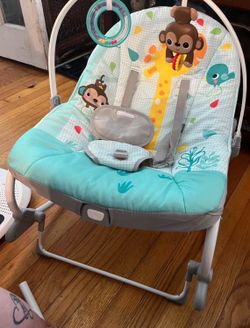 Vibrating baby seat