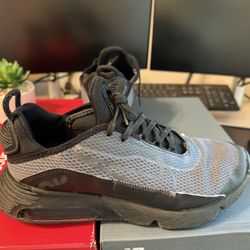 Nike Unisex 6.5 us