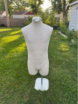 Standing male mannequin form