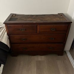Dresser for clothing storage