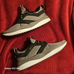 $20 FIRM   PUMA RUNNING SHOES